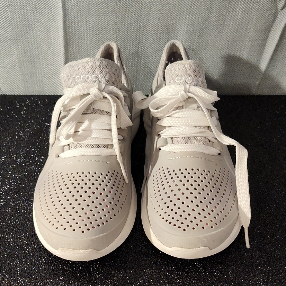 Crocs LiteRide Perforated Lace-Up Sneakers in Light Gray Size 8, fits 8-8.5!